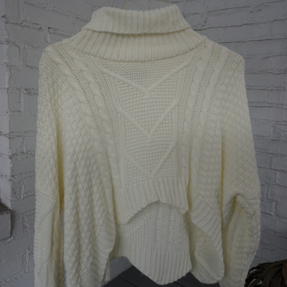 White Crop Turtle Neck Sweater🤍